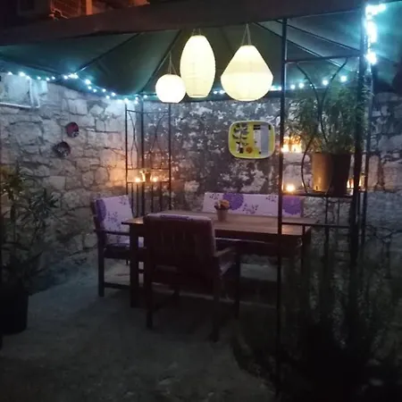 Apartman With A Garden By Rocco *