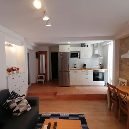 Apartman With A Garden By Rocco *